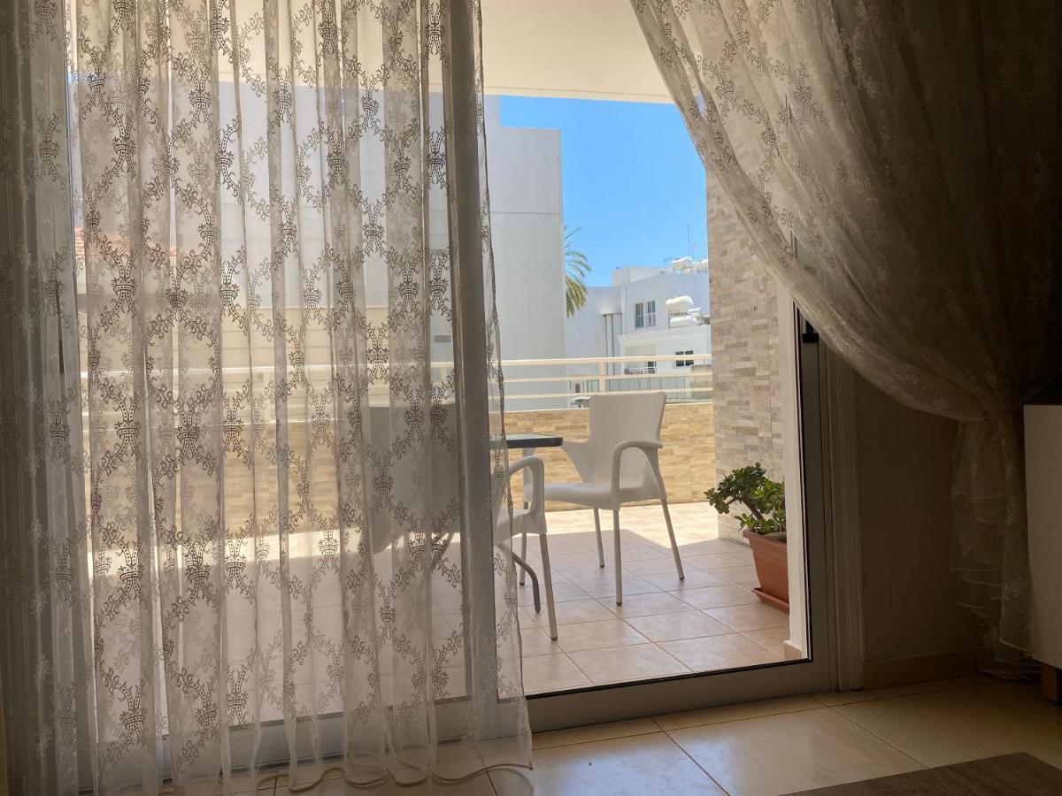 Holiday City Center Apartment ลาร์นาคา ภายนอก รูปภาพ