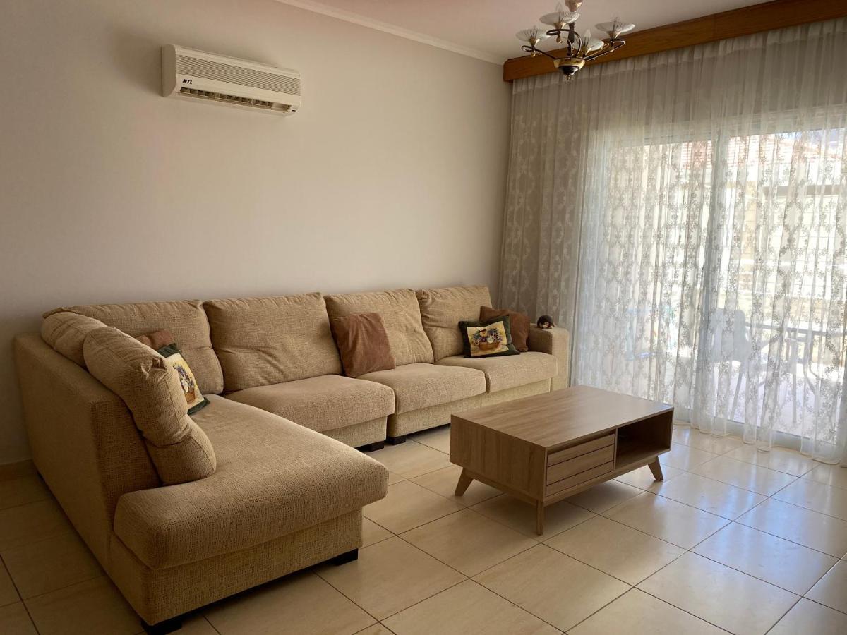 Holiday City Center Apartment ลาร์นาคา ภายนอก รูปภาพ