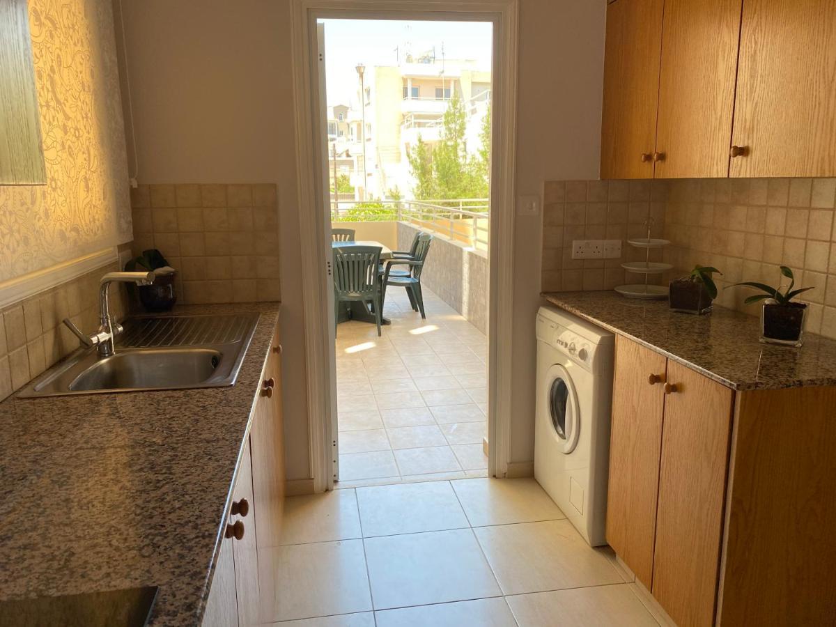 Holiday City Center Apartment ลาร์นาคา ภายนอก รูปภาพ