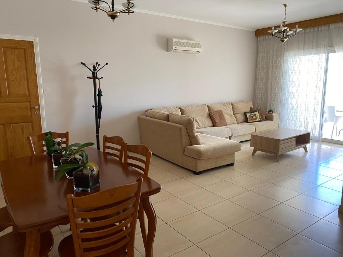 Holiday City Center Apartment ลาร์นาคา ภายนอก รูปภาพ