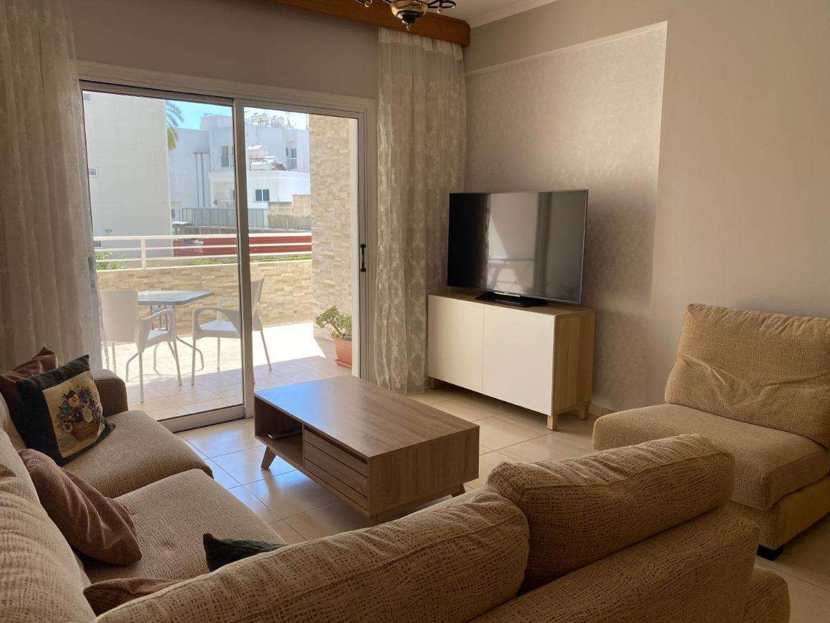 Holiday City Center Apartment ลาร์นาคา ภายนอก รูปภาพ